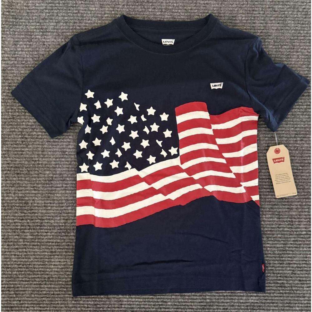 US Flag Graphic American Stars Stripes NWT Kids. July 4. Levi’s navy T-shirt